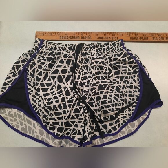 Nike Women’s Running Shorts Built in Brief - Picture 1 of 3
